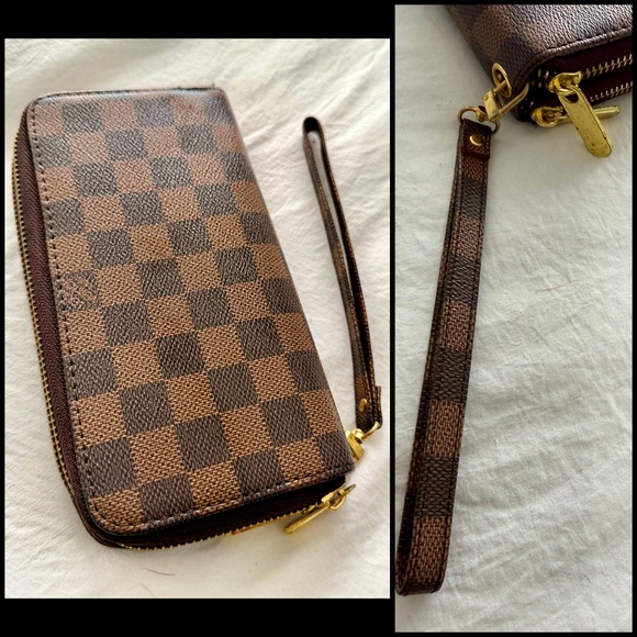 👑✅PRICE FIRM✅ Brown Large Double Zip Compartment Wristlet Wallet. - Picture 8 of 17